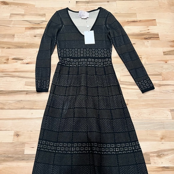 BNWT Gal meets glam “Heidi” sweater dress🖤 - Picture 4 of 5